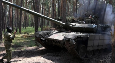 القوات الروسية تحيد 200 جندي أوكراني ودبابة على محور جنوب دونيتسك